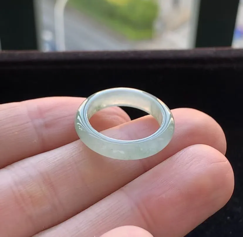 A货天然翡翠冰糯种飘花戒指14号重量2.49
2月1日