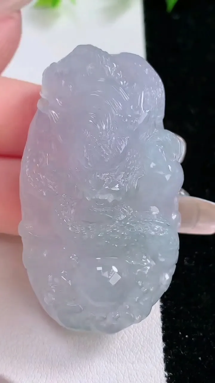 天然A货翡翠龙牌吊坠，尺寸51.5-29.7-12.4，重量:35.71g
2月1日