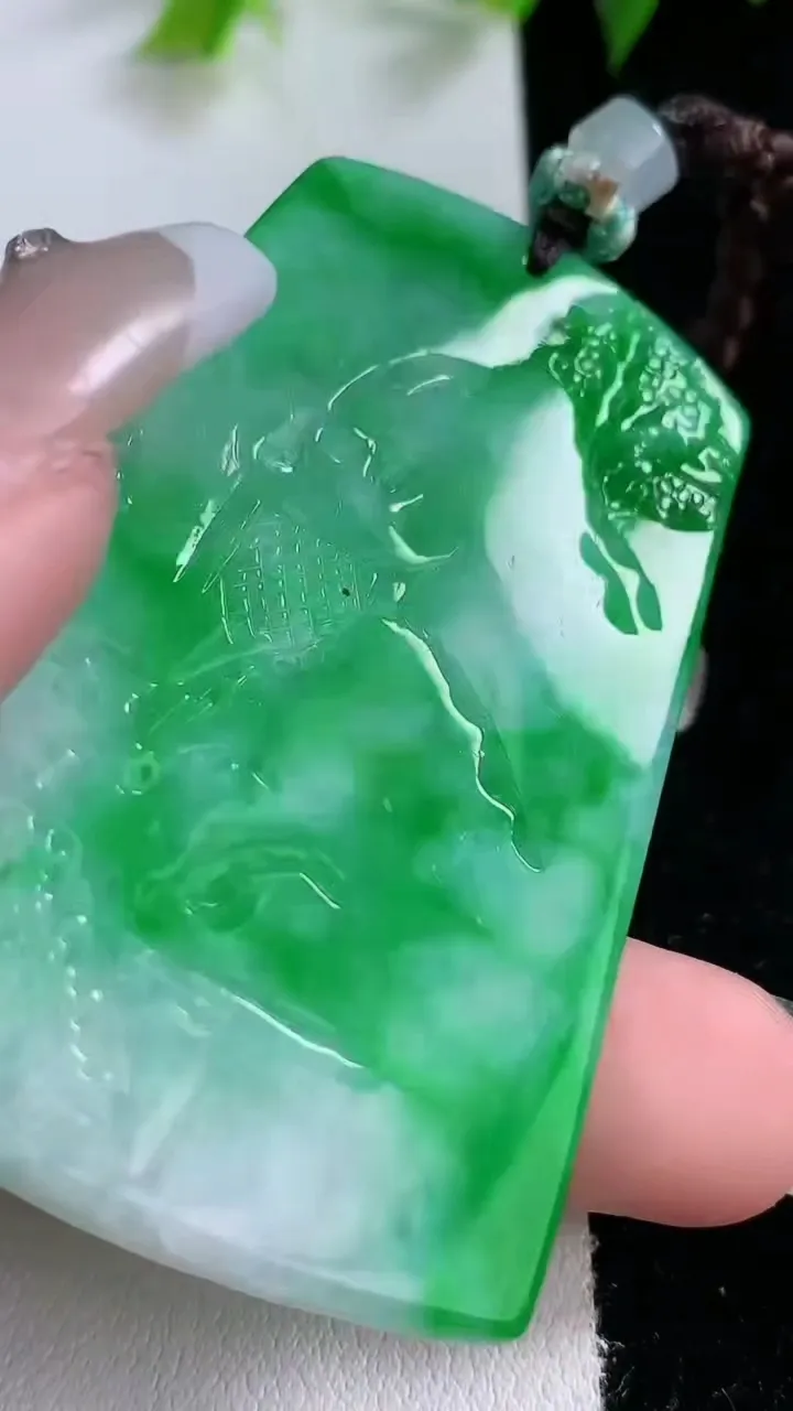 天然A货翡翠山水牌吊坠，尺寸59-39.4-5.2，重量:34.14g
2月1日