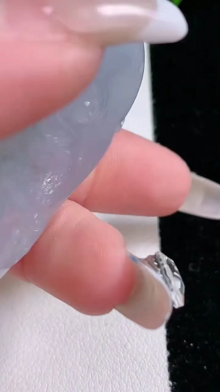 天然A货翡翠龙牌吊坠，尺寸51.5-29.7-12.4，重量:35.71g
2月1日