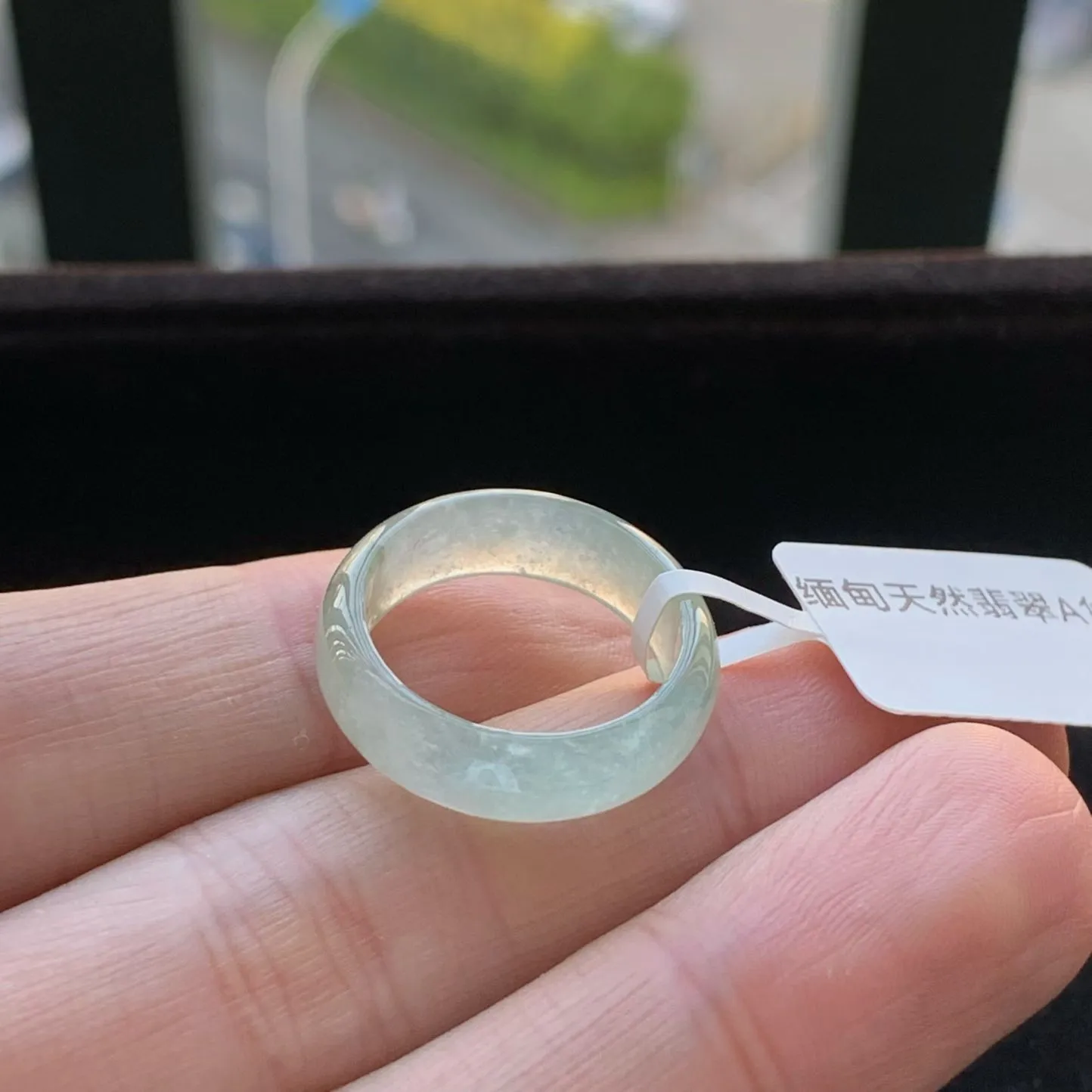 A货天然翡翠冰糯种底色戒指14号重量2.64
2月1日