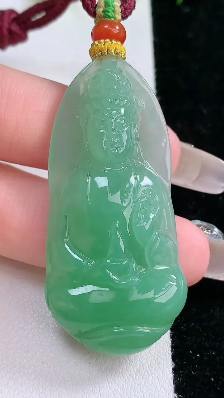 天然A货翡翠观音菩萨吊坠，尺寸48.6-23.8-7.3，重量:18.76g
2月1日