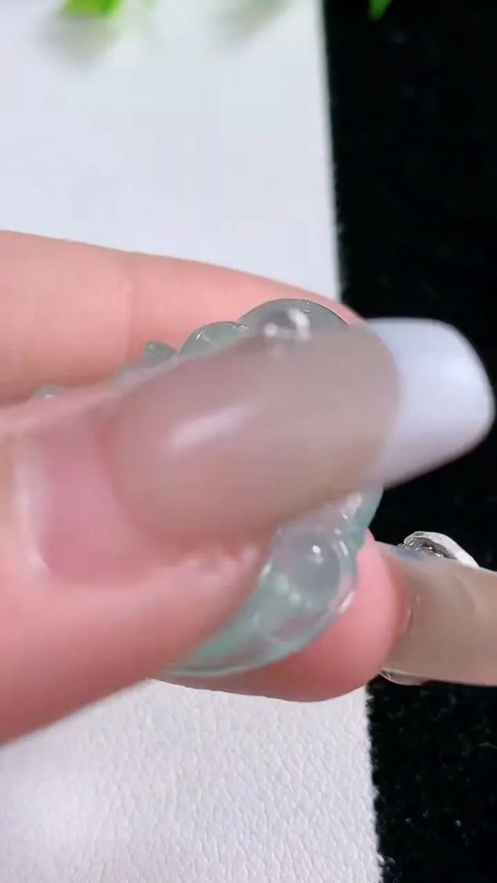 天然A货翡翠佛公吊坠，尺寸29-31.8-5.7，重量:8.53g
2月1日