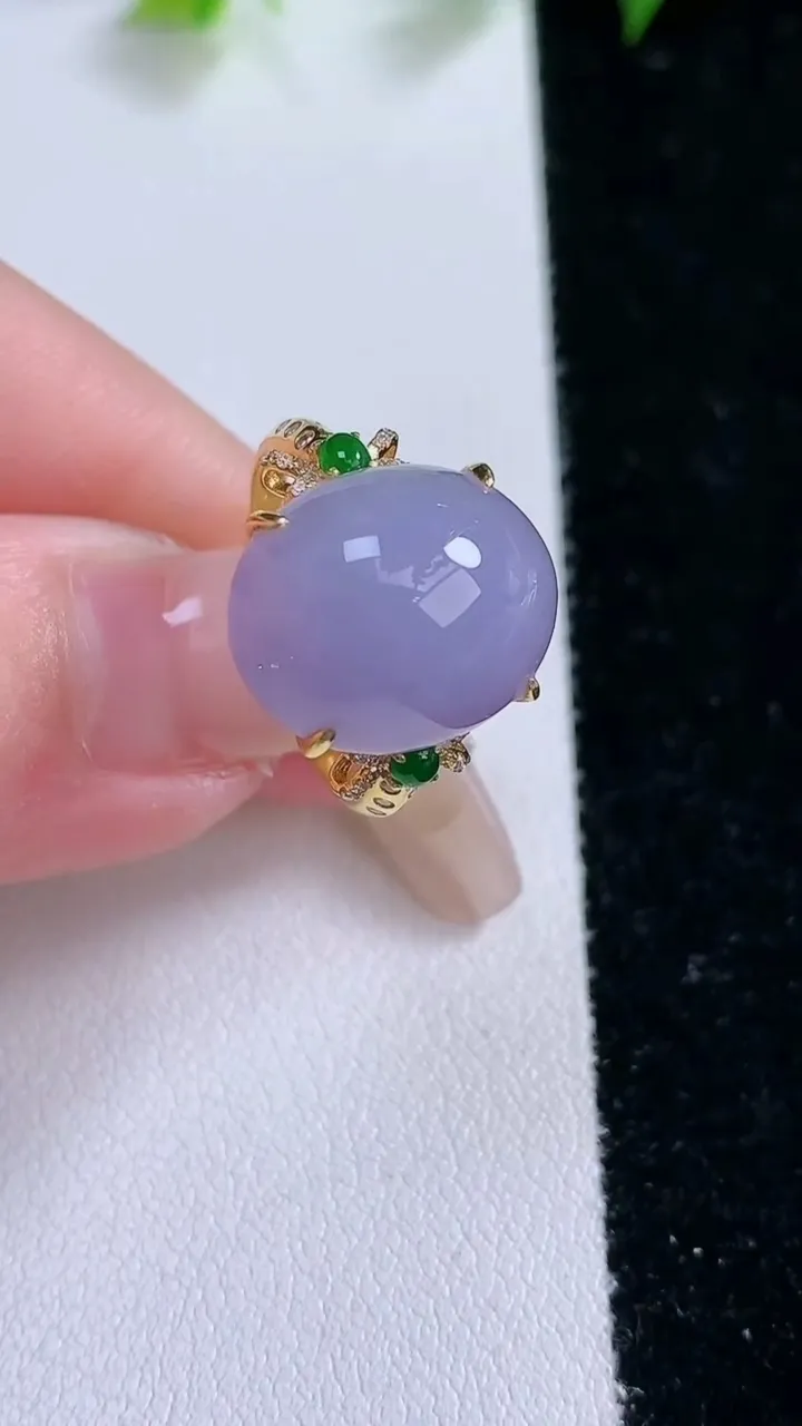 天然A货翡翠18K金紫罗兰蛋面戒指，尺寸17.2-15.2-12.2-8.2，重量:4.83g2026年2月2日
工厂直销收藏佳品,种好水足，色泽均匀，有种有色，上手高大气！