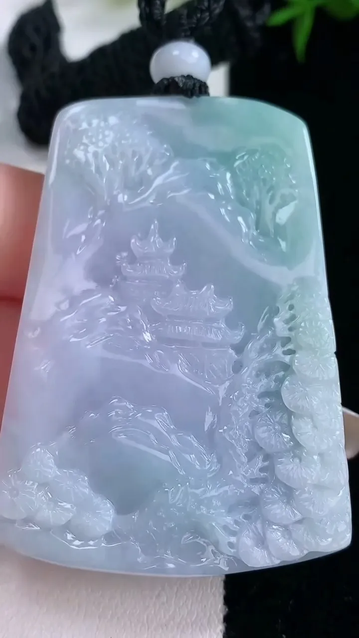 天然A货翡翠山水观音菩萨吊坠，尺寸54.5-38.3-11.3，重量:48.98g
2月2日