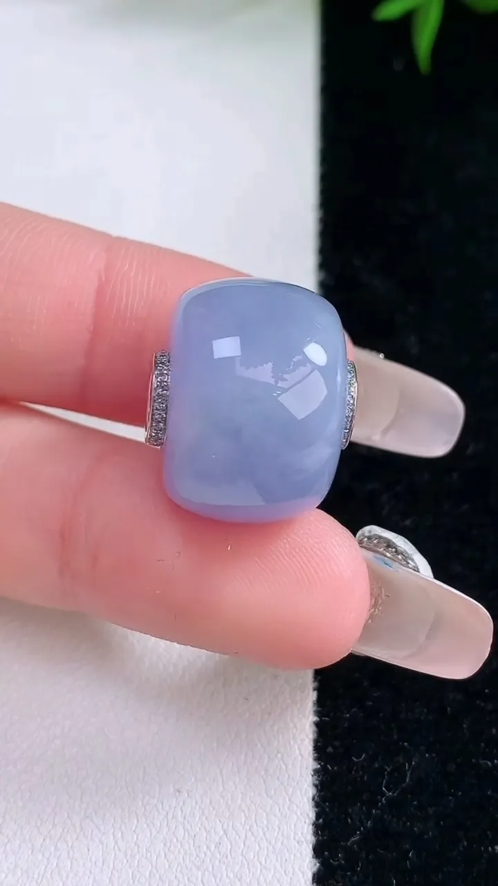 天然A货翡翠18K金紫罗兰路路通吊坠，尺寸18-15，重量:9.48g
2月2日