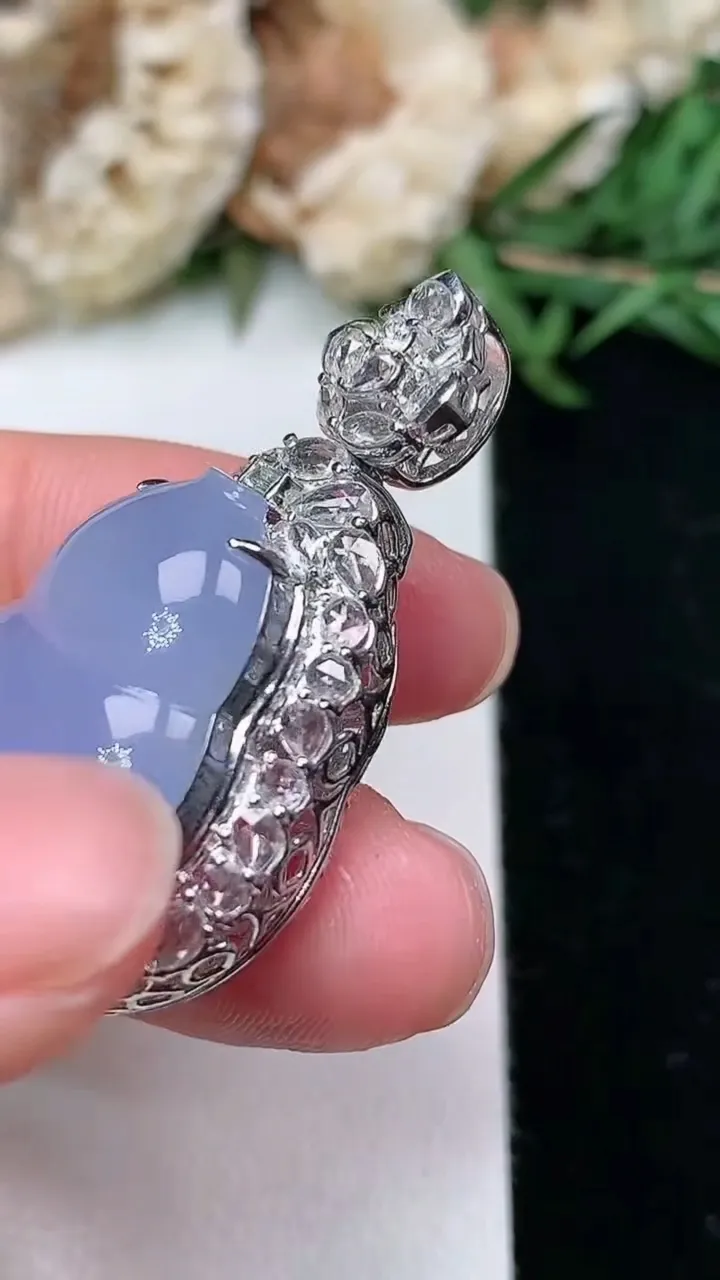 天然A货翡翠紫罗兰葫芦吊坠，尺寸37.5-22-14.2，裸石20-17，重量:9.31g
2月2日