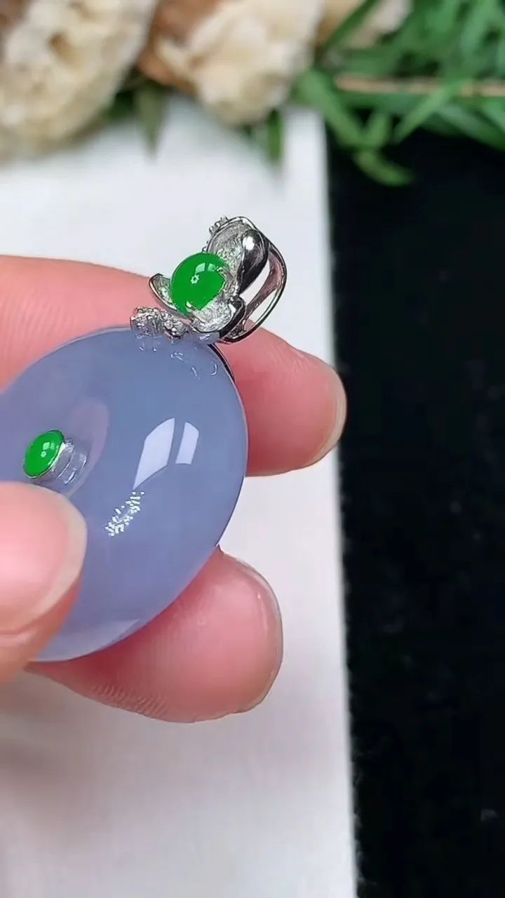 天然A货翡翠紫罗兰平安扣吊坠，尺寸22.2-8.7，重量:10.22g
2月2日