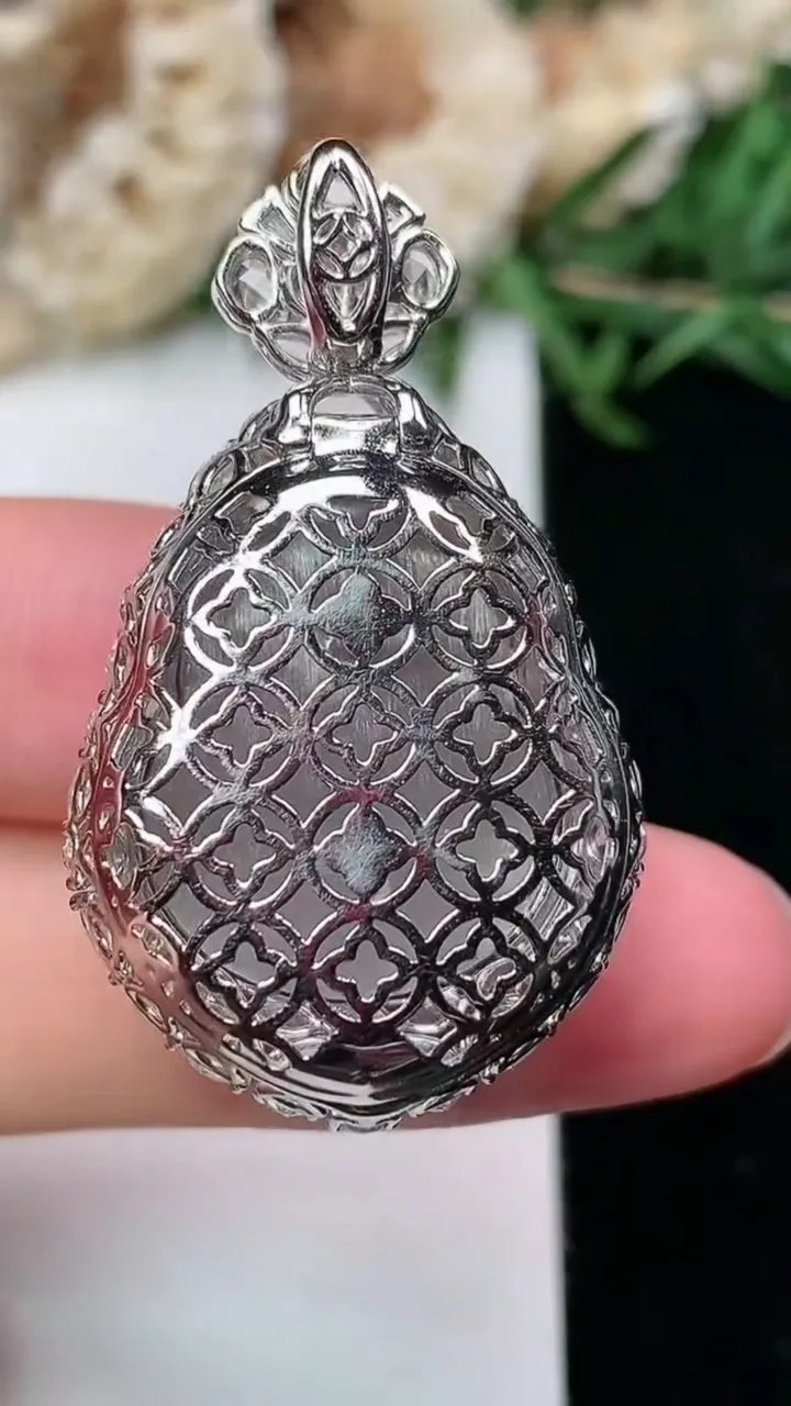 天然A货翡翠紫罗兰葫芦吊坠，尺寸37.5-22-14.2，裸石20-17，重量:9.31g
2月2日