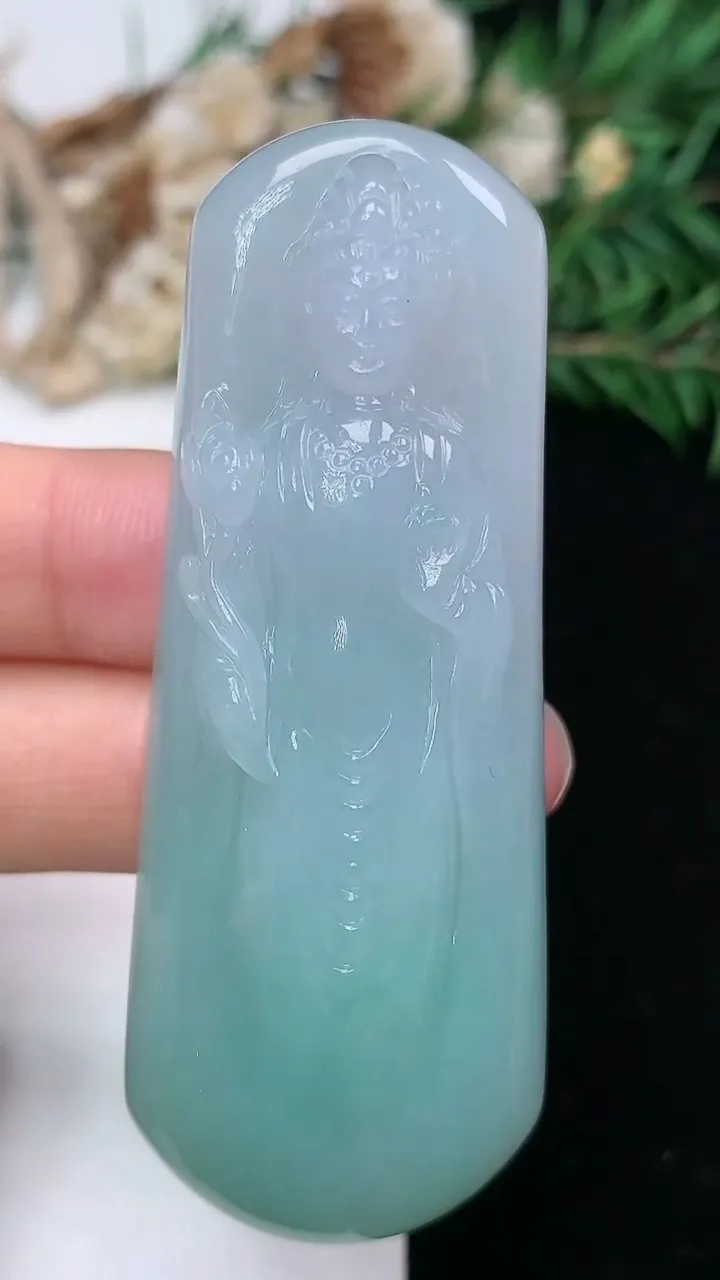 天然A货翡翠大势至观音菩萨吊坠，尺寸63.7-24.3-11.3，重量:39.57g
2月2日