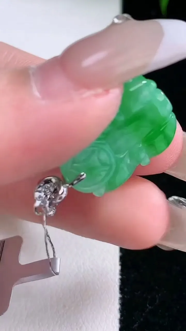 天然A货翡翠貔貅吊坠，尺寸19.8-14.2-9.7，重量:6.72g
2月2日