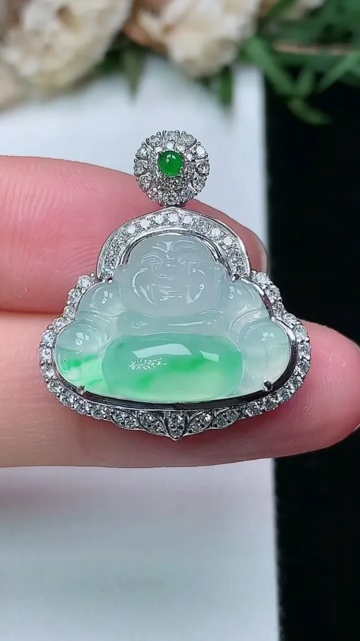 天然A货翡翠佛公吊坠，尺寸25-21.8-9，裸石13.2-18.5，重量:5.20g
2月2日