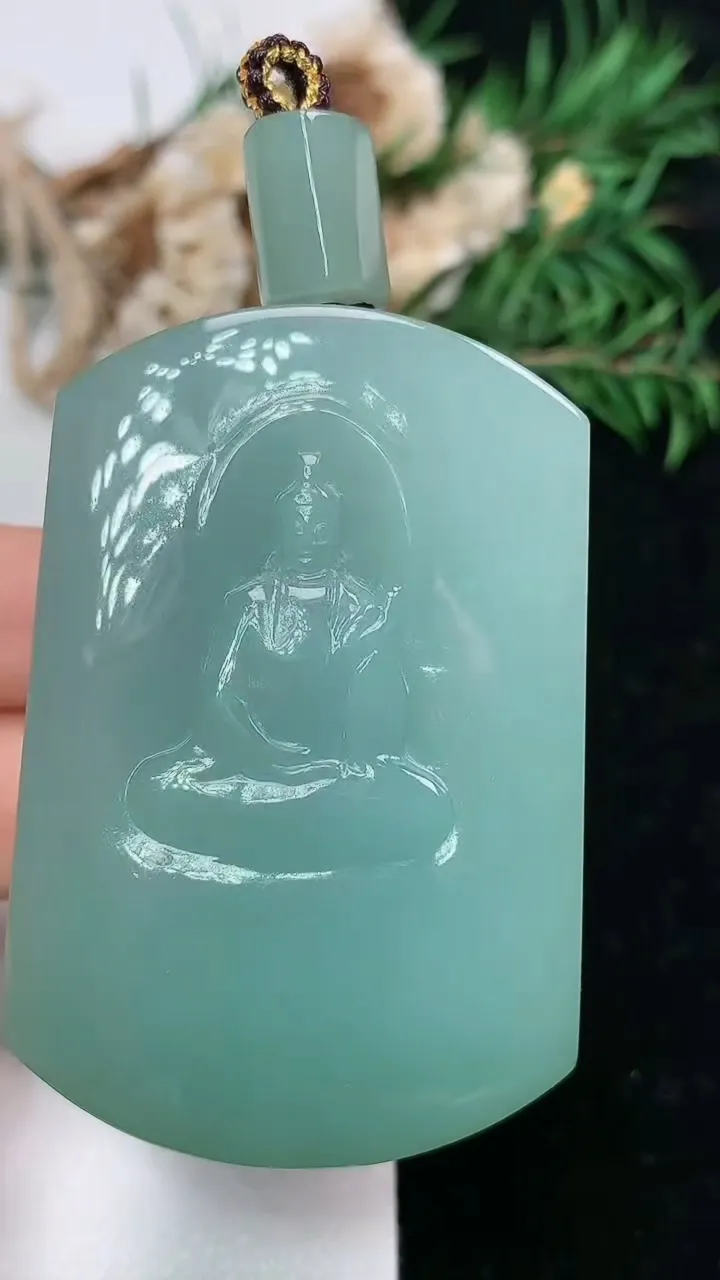 天然A货翡翠观音菩萨吊坠，尺寸53.6-36-12.7，重量:72.70g
2月2日