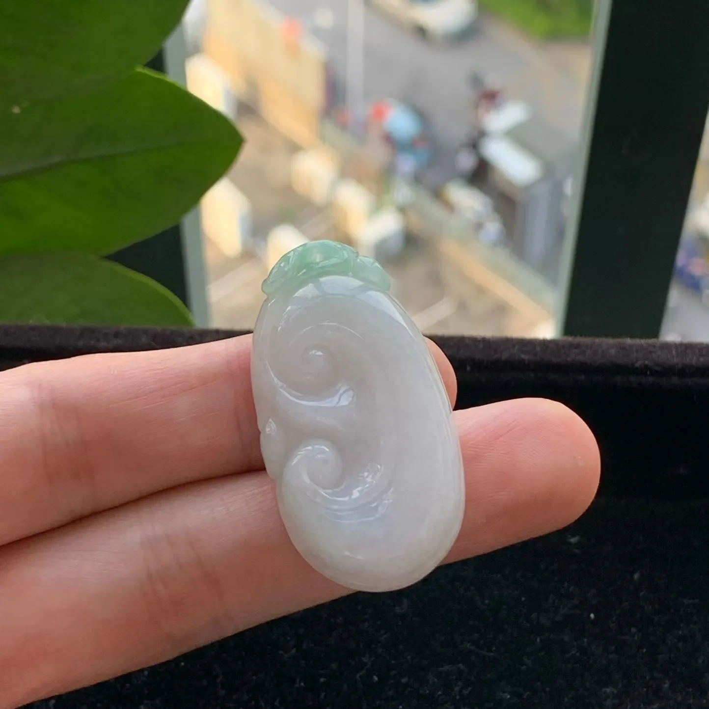 A货天然翡翠冰糯种双春彩如意吊坠重量12.37
2月2日