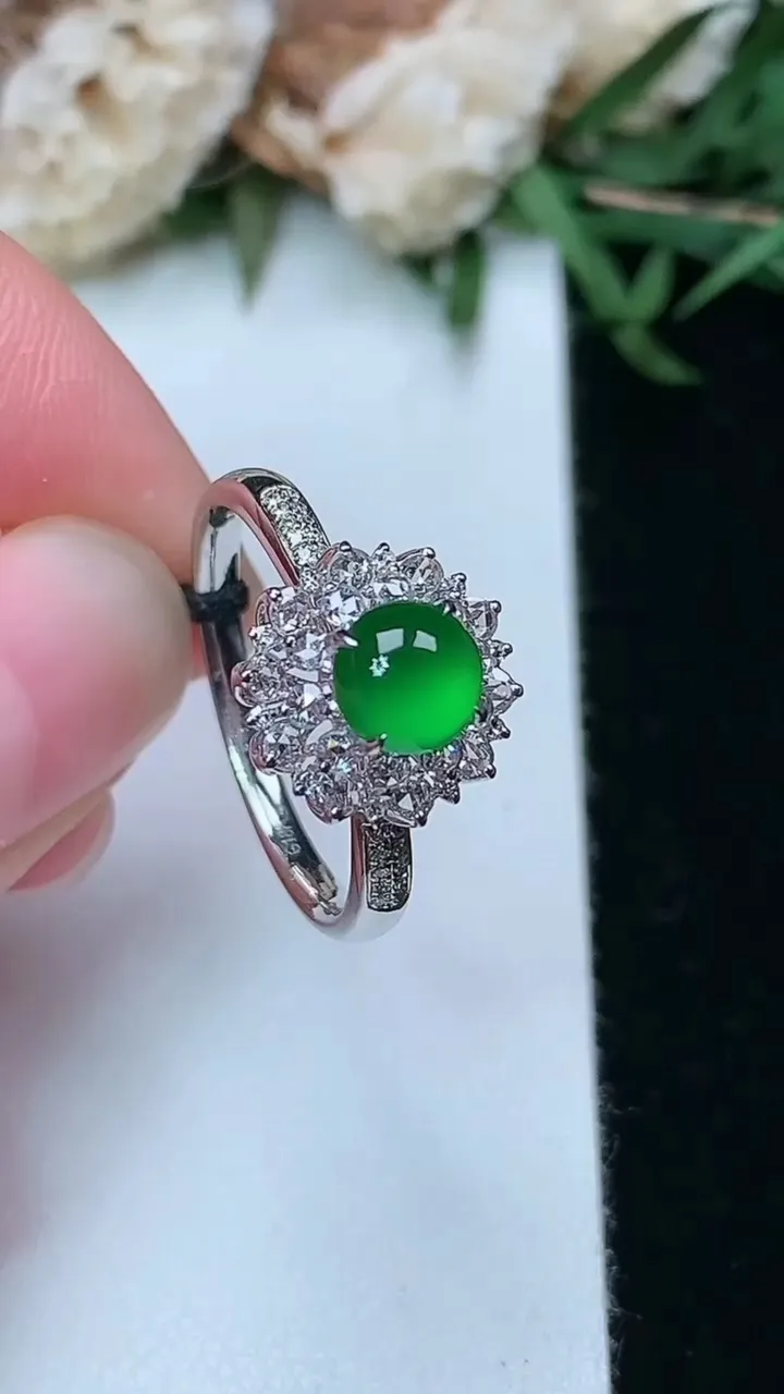 天然A货翡翠蛋面戒指，尺寸17.2-5.7，重量:2.73g2026年2月2日
工厂直销收藏佳品,种