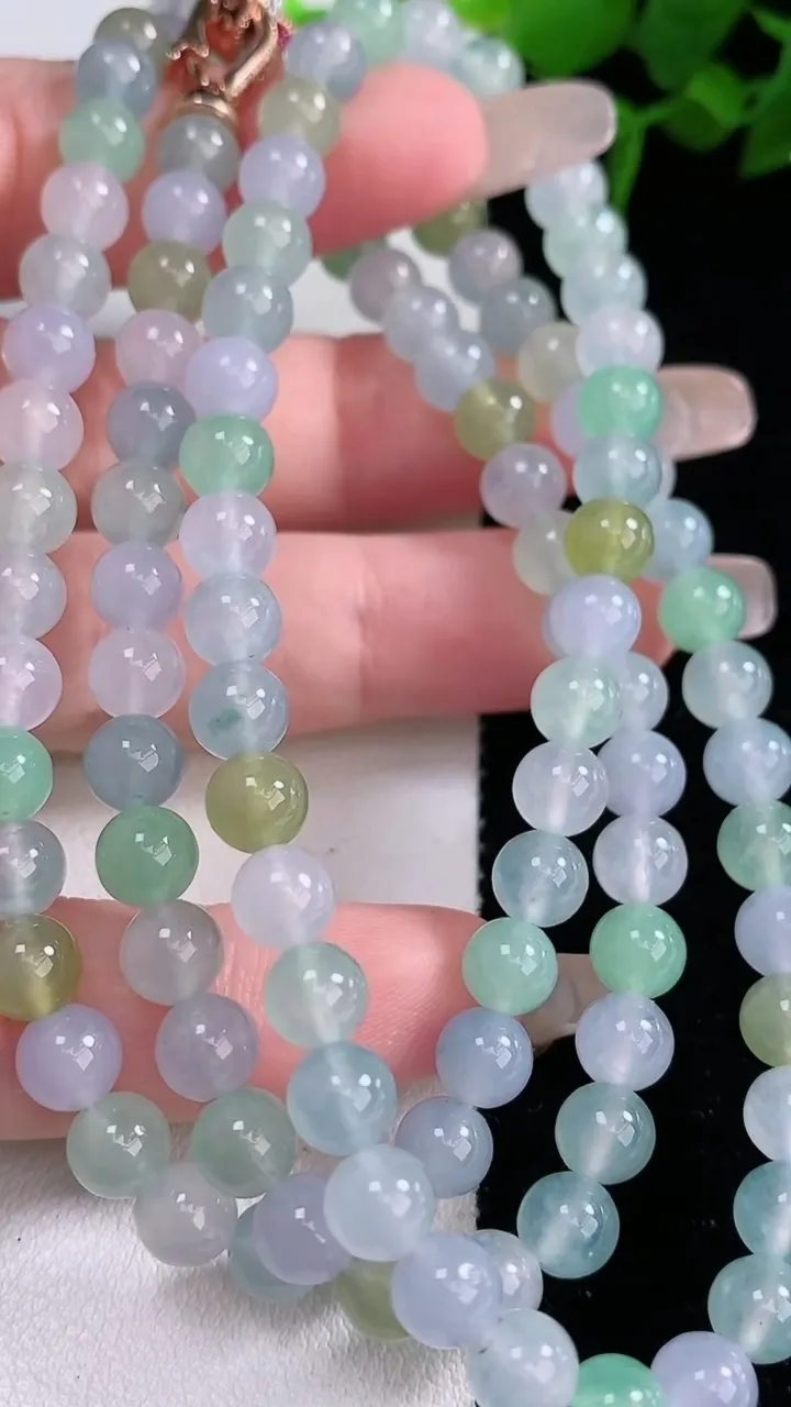 天然A货翡翠种三彩圆珠项链，尺寸6-108颗，重量:42.11g2月2日
工厂直销收藏佳品,种好水足，色泽均匀，有种有色，上手高大气！