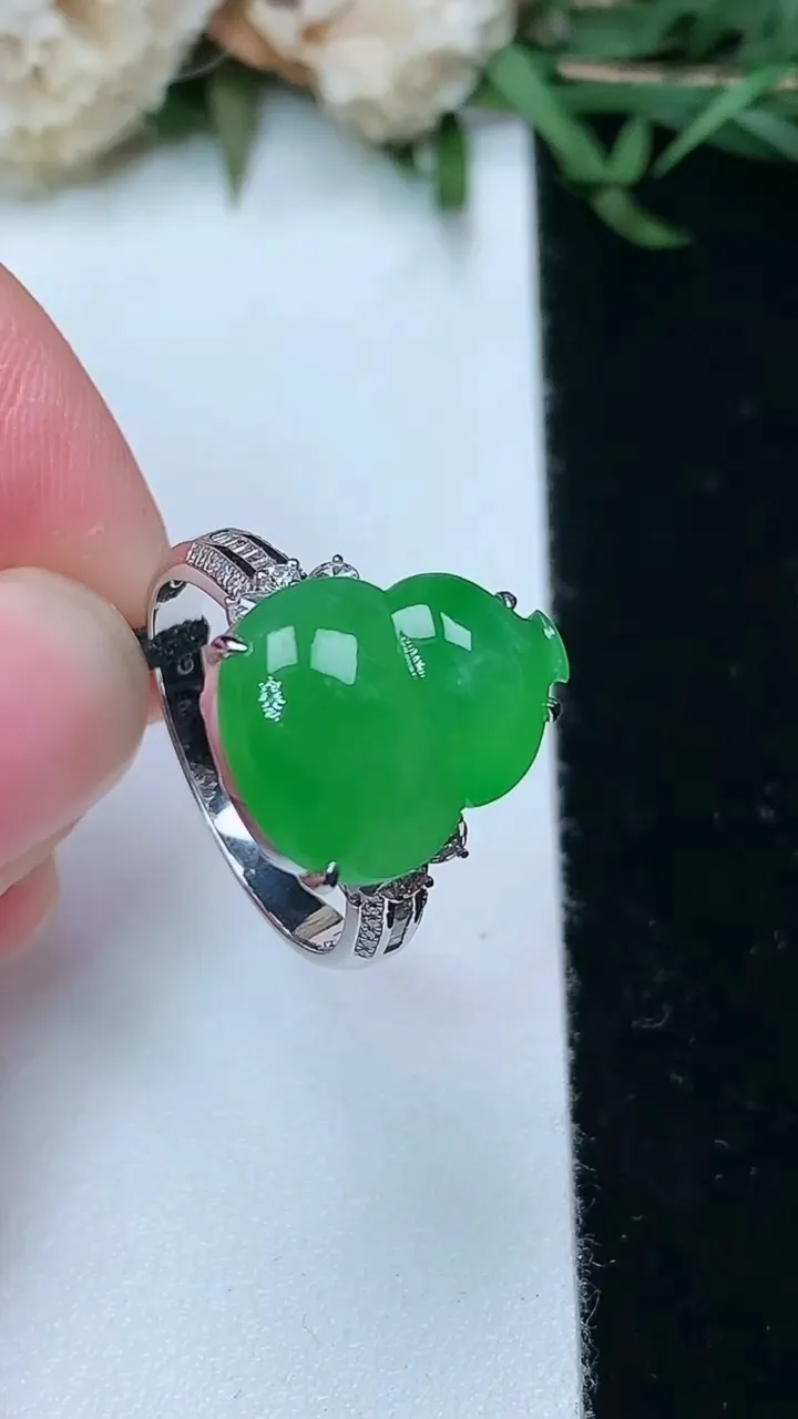 天然A货翡翠葫芦戒指，尺寸17-14.5-11.8，重量:4.48g2026年2月2日
工厂直销收藏