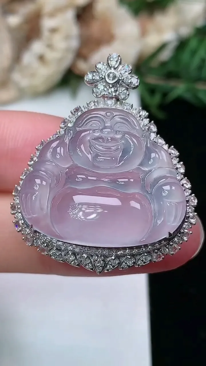 天然A货翡翠白冰佛公吊坠，尺寸34.2-27.6-10.8，裸石20.2-23.7，重量:5.96g
2月2日