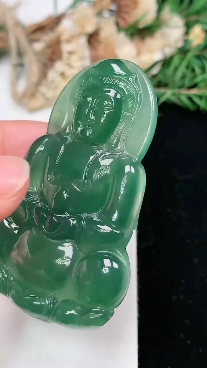 天然A货翡翠蓝水观音菩萨吊坠，尺寸58.5-38.3-5.8，重量:21.77g
2月2日