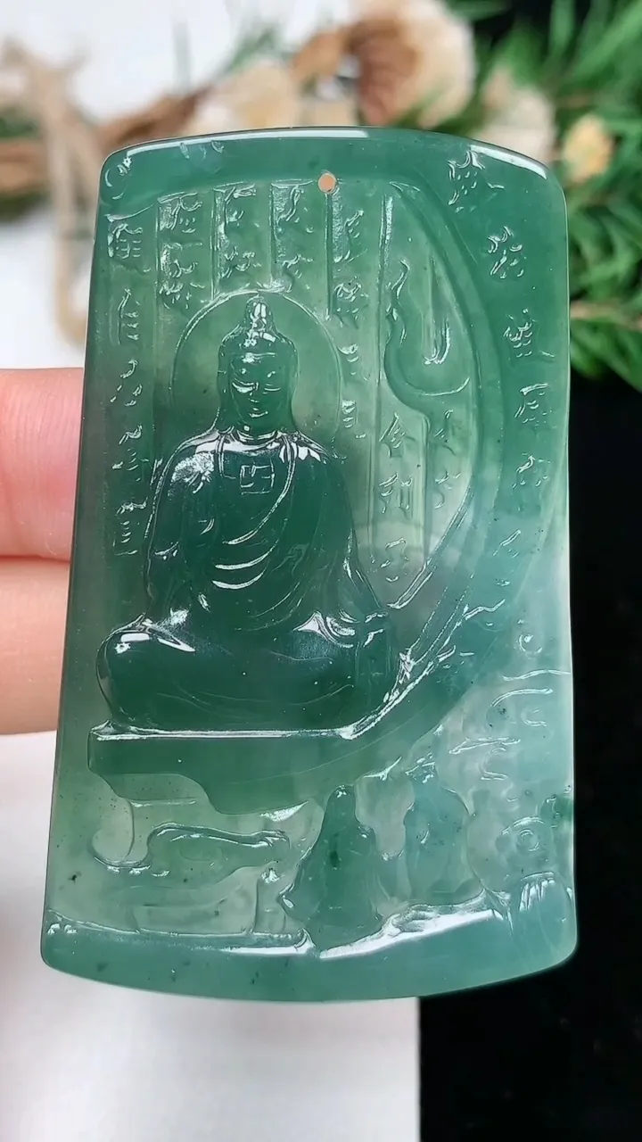 天然A货翡翠蓝水阿弥陀佛吊坠，尺寸58.2-36.7-5，重量:22.13g
2月2日