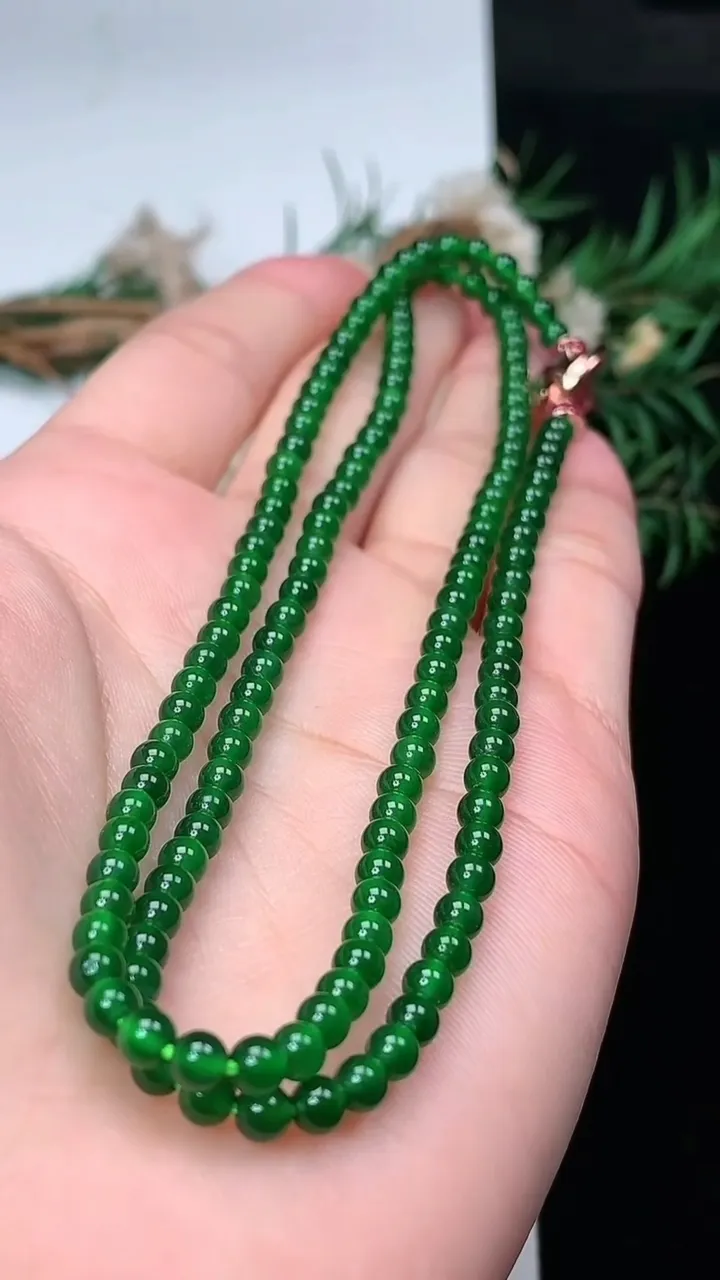 天然A货翡翠小米珠项链，尺寸3.8-148颗，重量:15.17g
2月2日