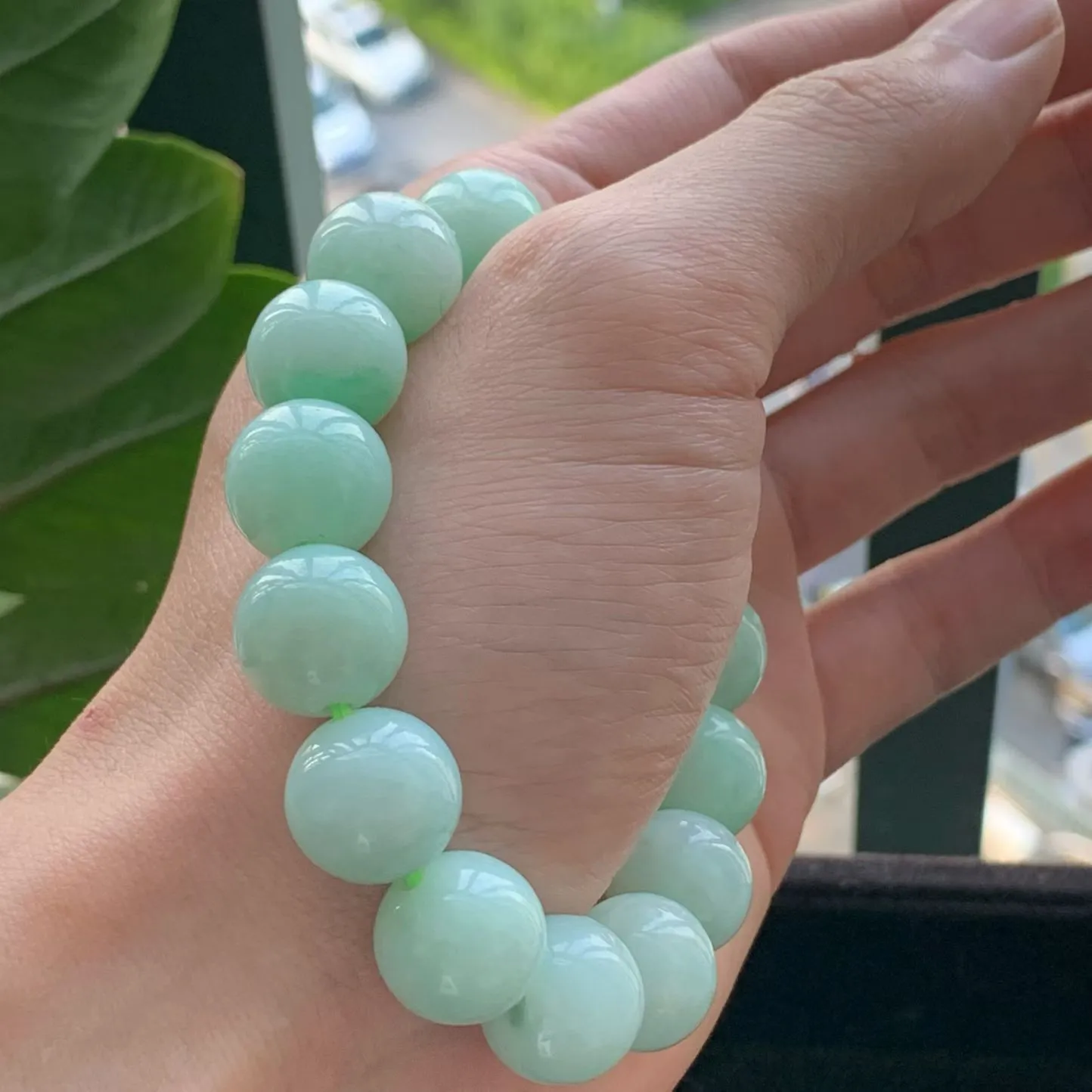 A货天然翡翠冰糯种满绿手串15颗重量71.73
2月2日