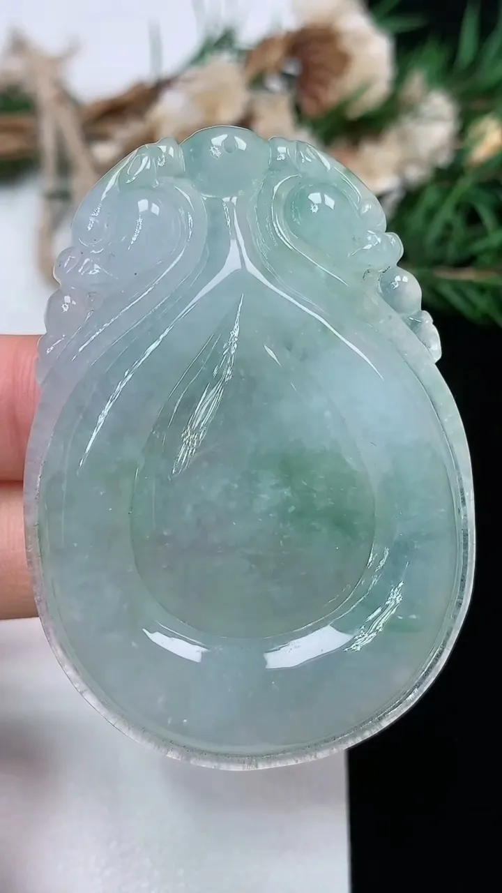 天然A货翡翠福贝吊坠，尺寸54.7-38.5-7.7，重量:31.33g
2月2日