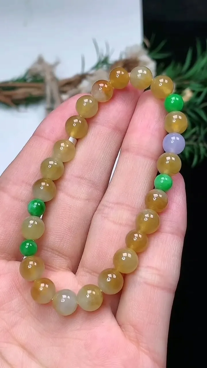 天然A货翡翠三彩圆珠手串，尺寸7.1-26颗，重量:14.05g2月2日
工厂直销收藏佳品,种好水足，色泽均匀，有种有色，上手高大气！