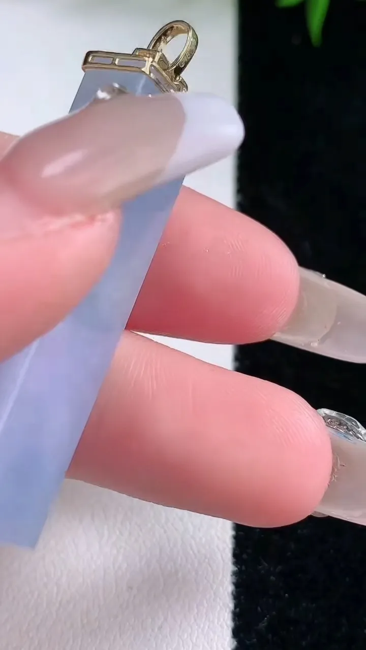 天然A货翡翠18K金紫罗兰无事牌吊坠，尺寸43.2-11-5.6，重量:11.14g
2月2日