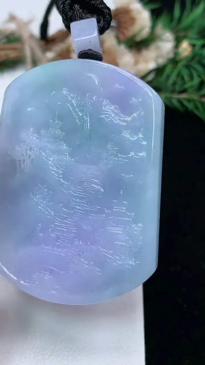 天然A货翡翠春带彩 紫罗兰山水牌吊坠，尺寸57-44.2-6.4，重量:47.28g
2月2日