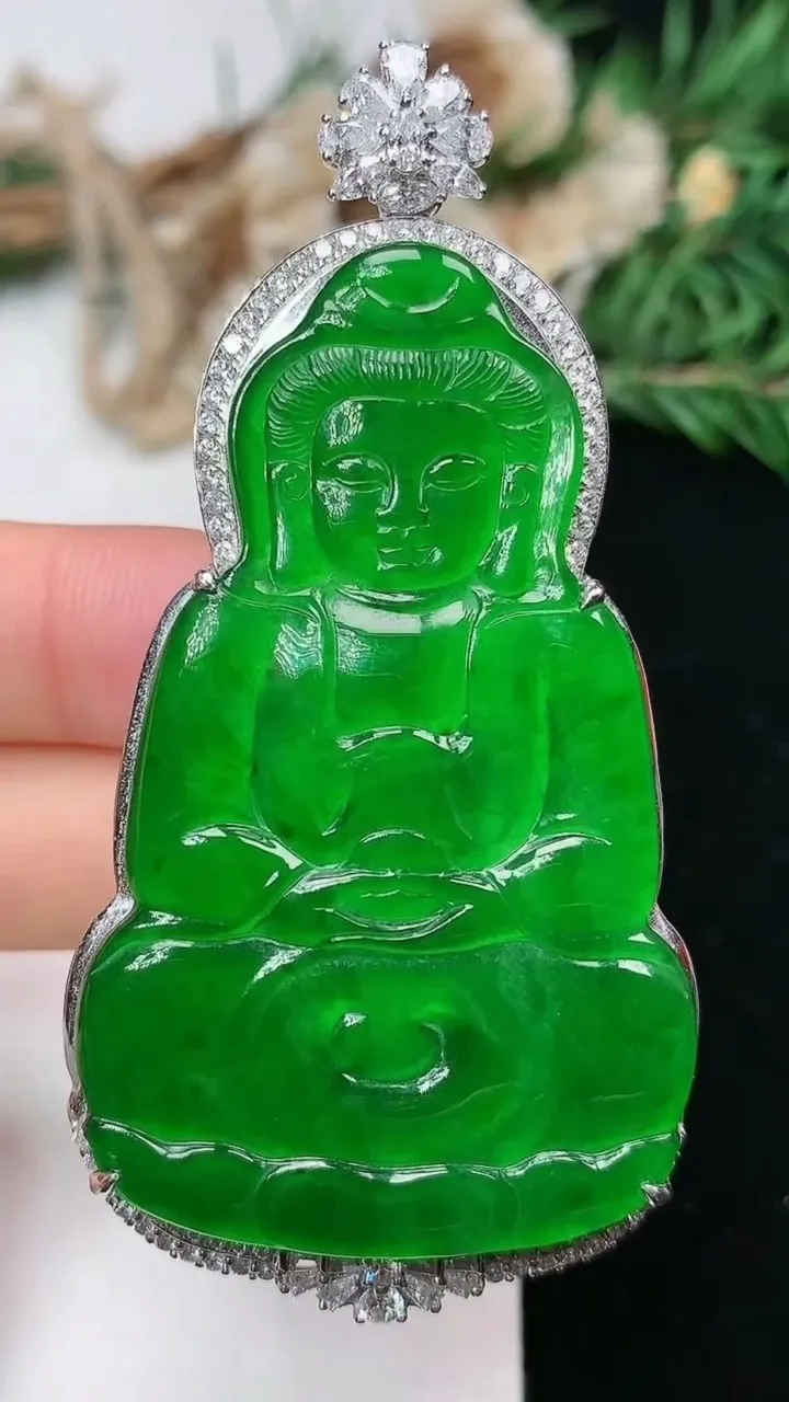 天然A货翡翠观音菩萨吊坠，尺寸68.6-34.4-10.9
2月2日