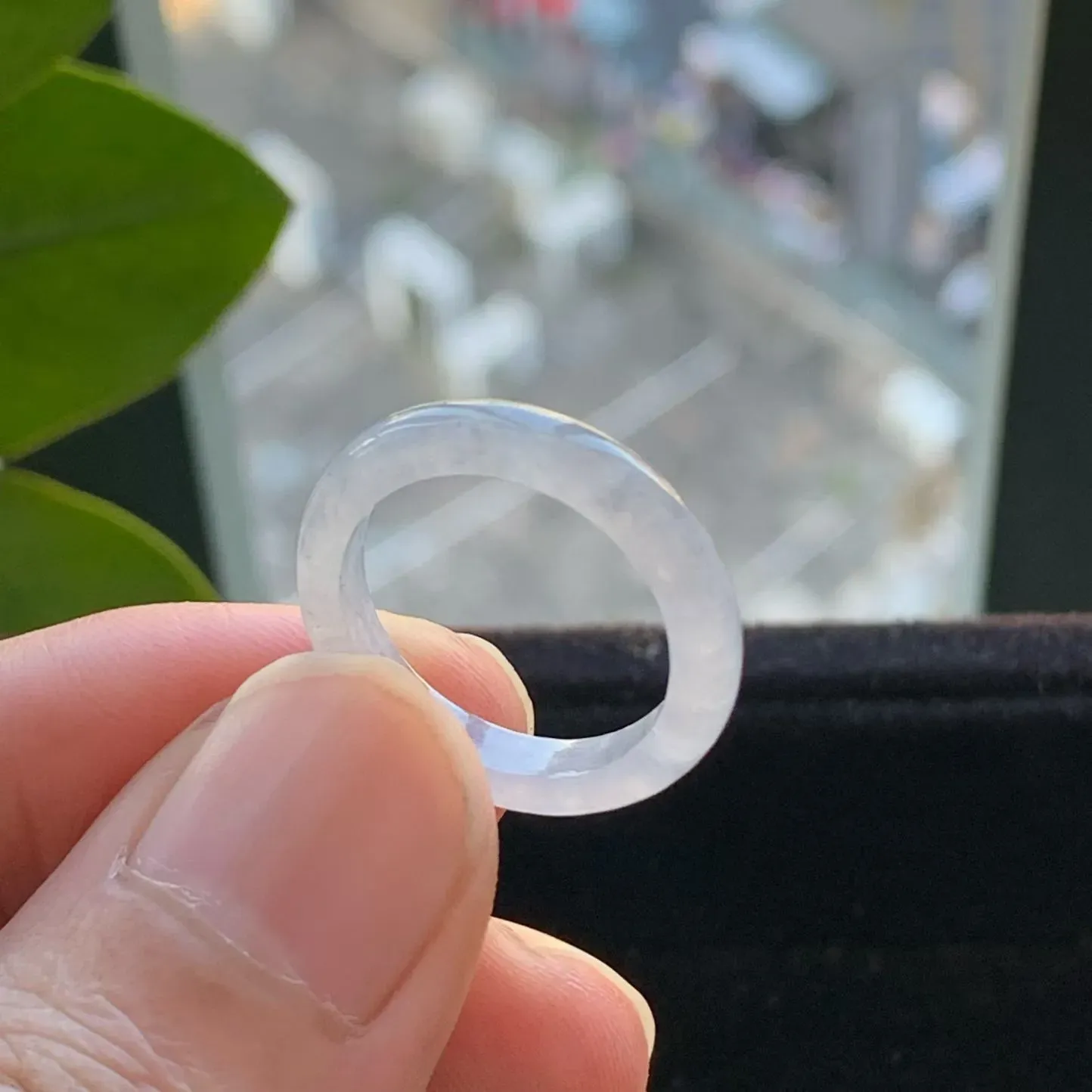 A货天然翡翠冰紫乌鸡美人条戒指14-15号重量2.06
2月2日