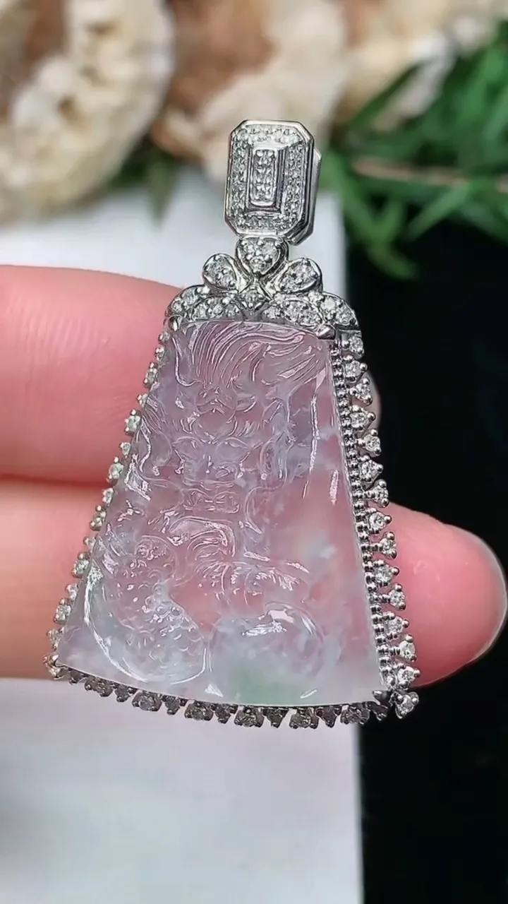 天然A货翡翠龙牌吊坠，尺寸35.5-22.6-8.3，裸石21.6-18.5，重量:5.90g
2月2日