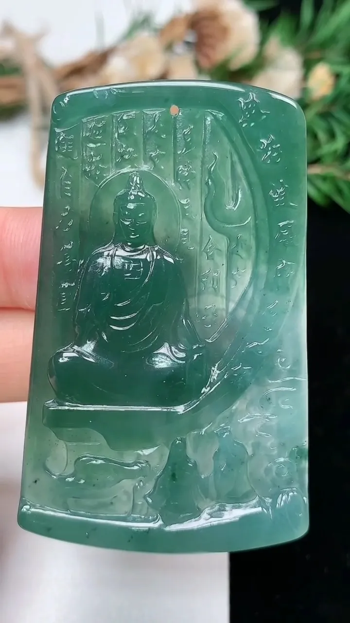 天然A货翡翠蓝水阿弥陀佛吊坠，尺寸58.2-36.7-5，重量:22.13g
2月2日