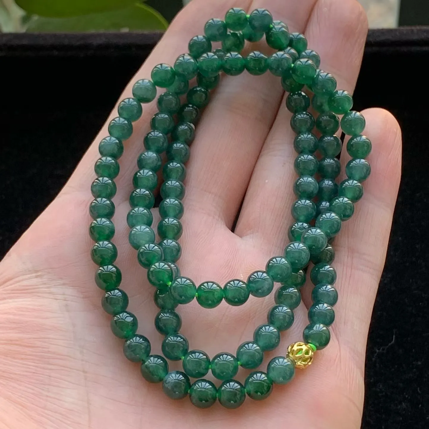 A货天然翡翠冰种蓝水项链108颗重量33.84
2月2日