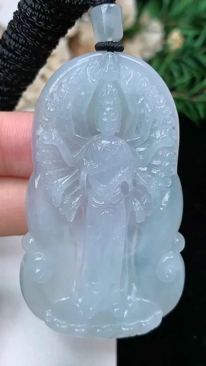 天然A货翡翠白冰千手观音吊坠，尺寸57.2-33.3-5.6，重量:23.54g
2月2日