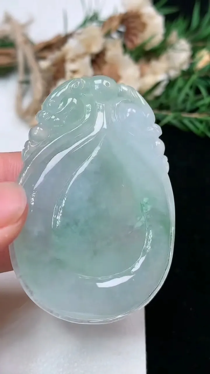 天然A货翡翠福贝吊坠，尺寸54.7-38.5-7.7，重量:31.33g
2月2日