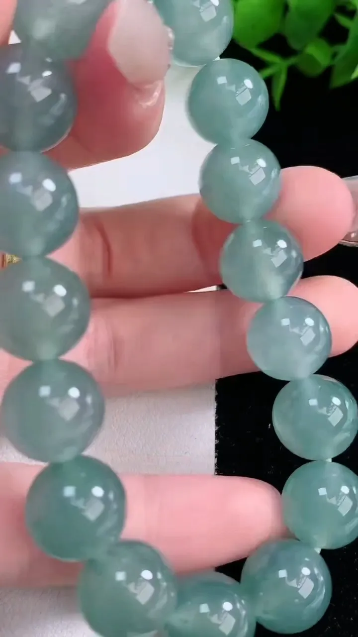 天然A货翡翠圆珠手串，尺寸12-17颗，重量:49.24g2月2日
工厂直销收藏佳品,种好水足，色泽