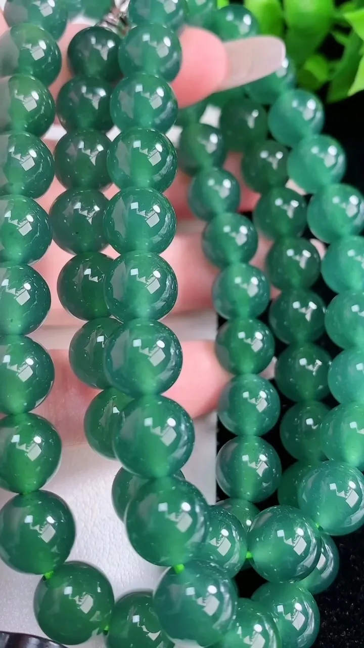天然A货翡翠圆珠项链，尺寸10-68颗，重量:115.12g2月2日
工厂直销收藏佳品,种好水足，色