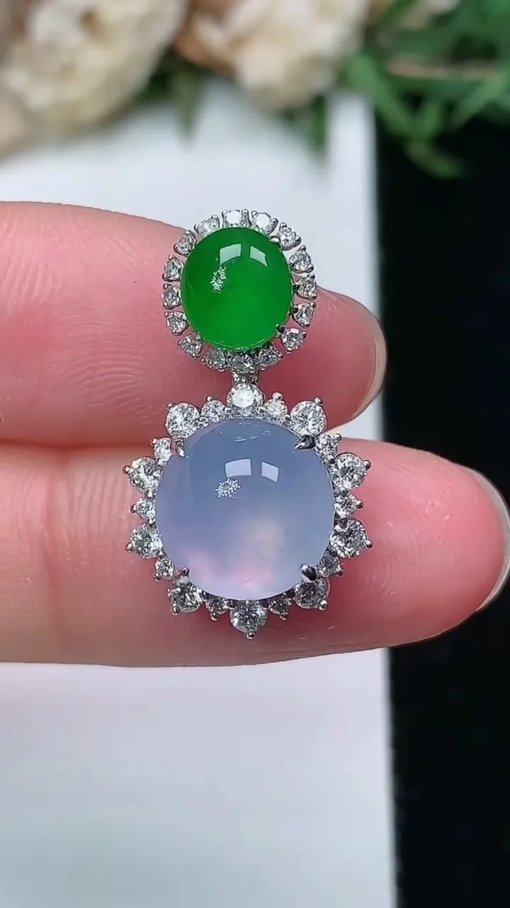 天然A货翡翠紫罗兰蛋面吊坠，尺寸22.4-13-9.2，裸石9.2，重量:2.98g
2月2日