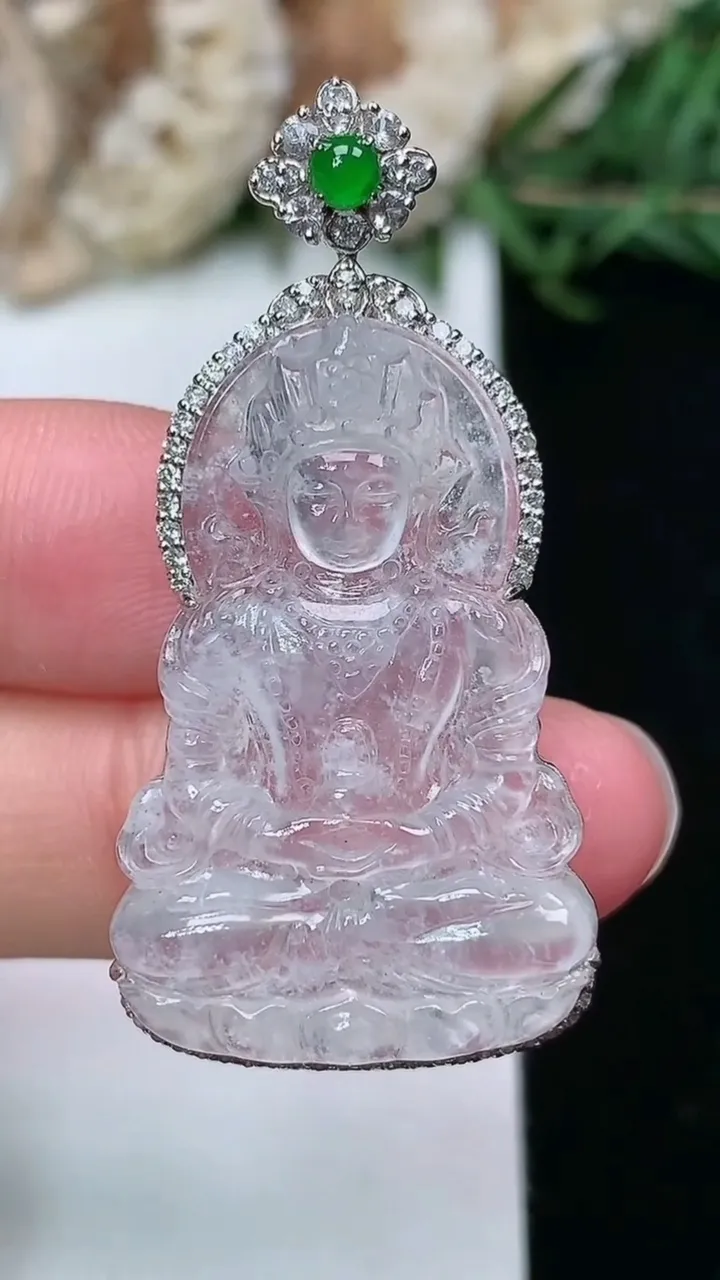 天然A货翡翠白冰度母吊坠，尺寸42.4-31.3-20.2-8.2，重量:6.35g
2月2日