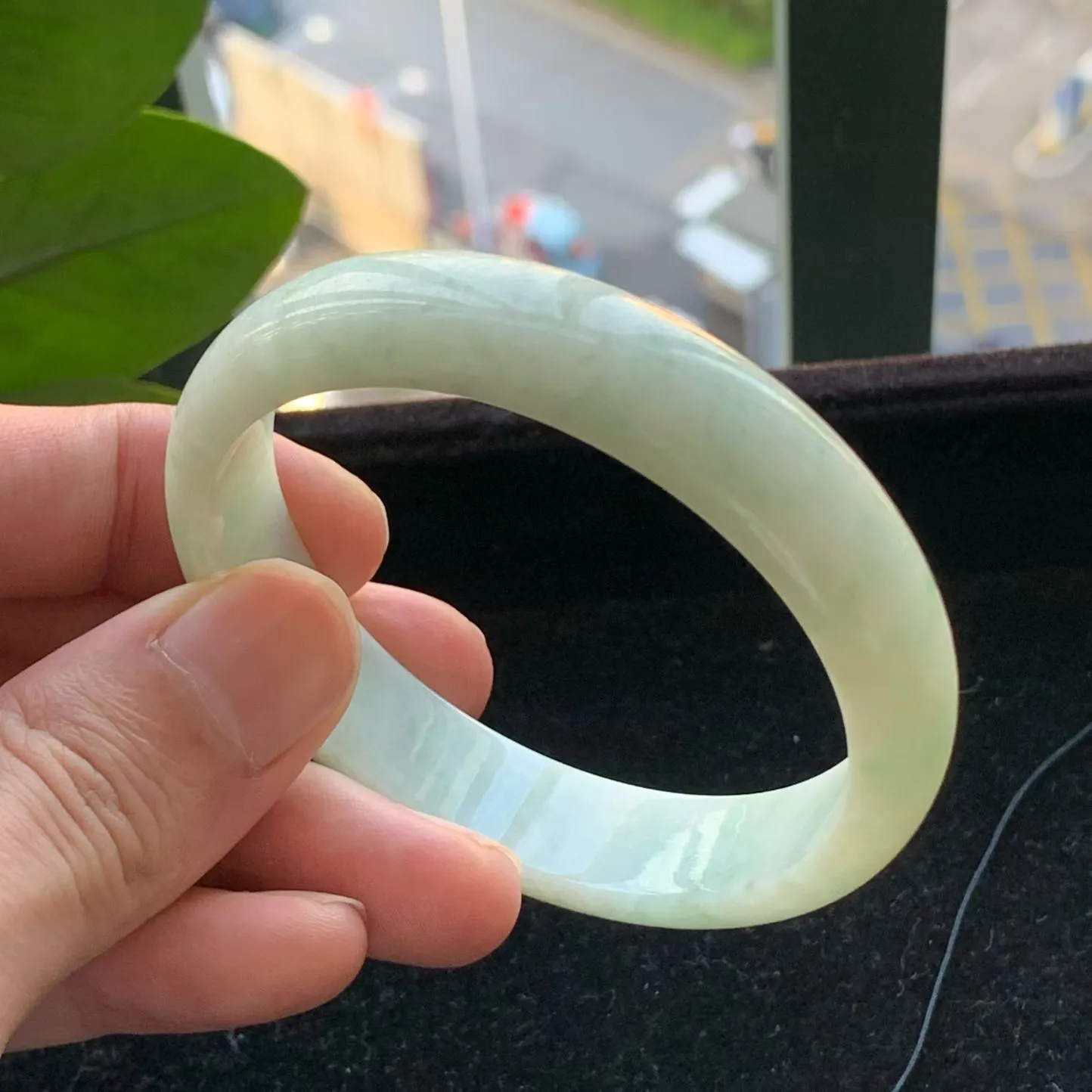 A货天然翡翠冰糯种黄飘花手镯59圈重量50.66
2月2日