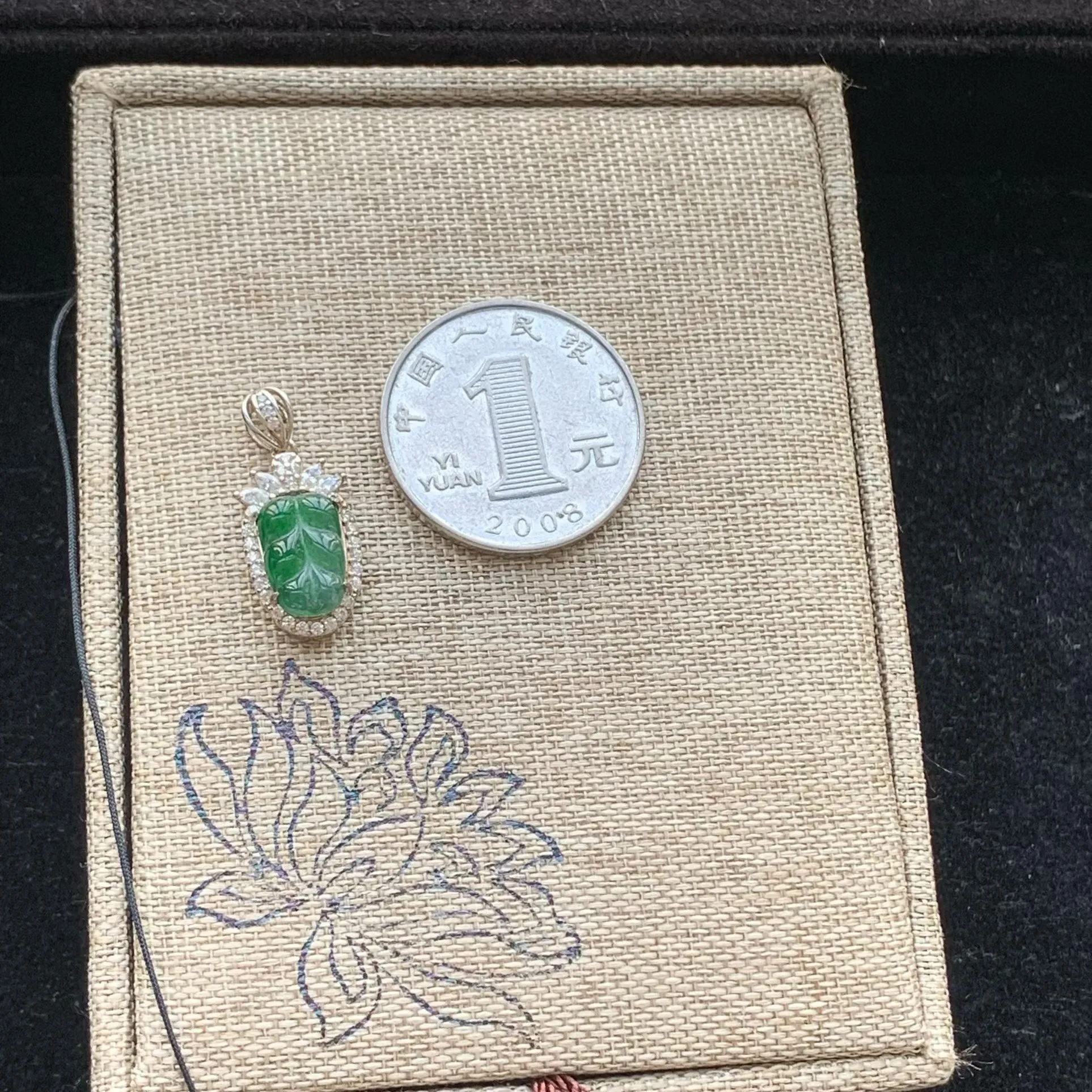 A货天然翡翠冰糯种925银满绿叶子吊坠重量1.42
2月2日