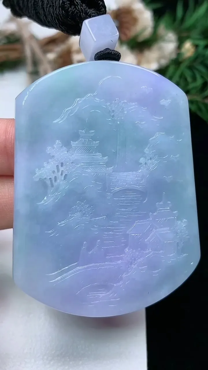 天然A货翡翠春带彩 紫罗兰山水牌吊坠，尺寸57-44.2-6.4，重量:47.28g
2月2日