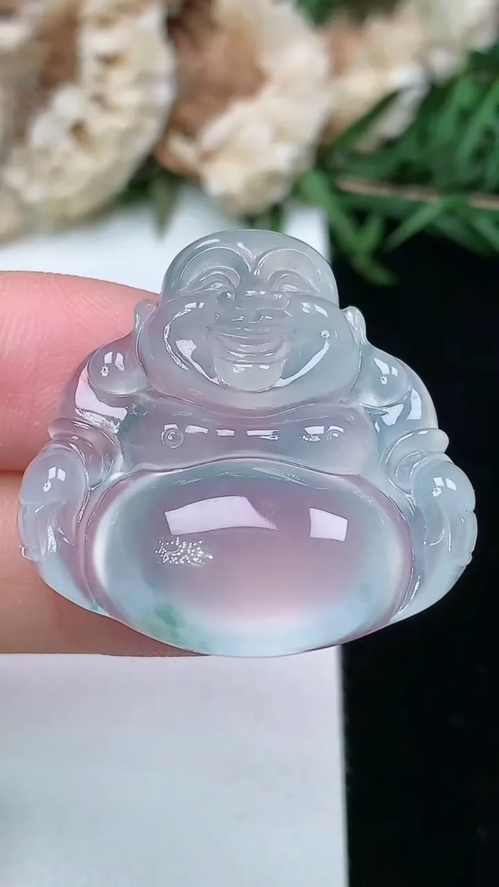 天然A货翡翠飘花佛公吊坠，尺寸28.3-29.2-7.3，重量:8.27g
2月2日