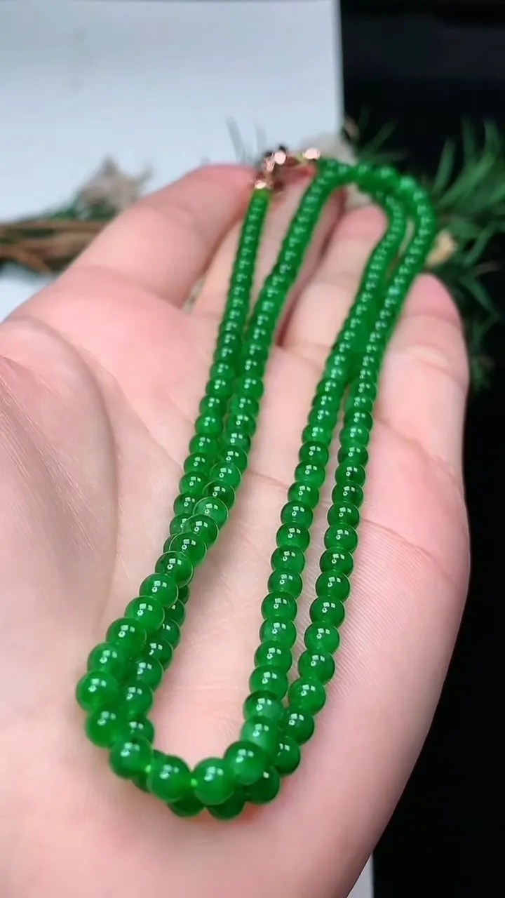 天然A货翡翠圆珠项链，尺寸4.3-153颗，重量:17.64g
2月2日
