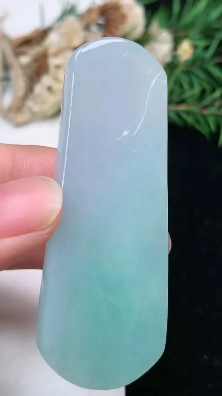 天然A货翡翠大势至观音菩萨吊坠，尺寸63.7-24.3-11.3，重量:39.57g
2月2日