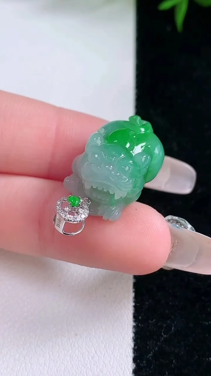 天然A货翡翠貔貅吊坠，尺寸19.8-13.7-12.3，重量:7.54g
2月2日