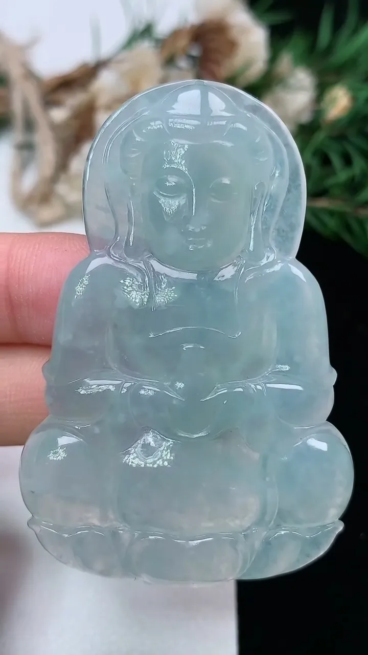 天然A货翡翠观音菩萨吊坠，尺寸57.3-38.2-5.5，重量:20.59g
2月2日