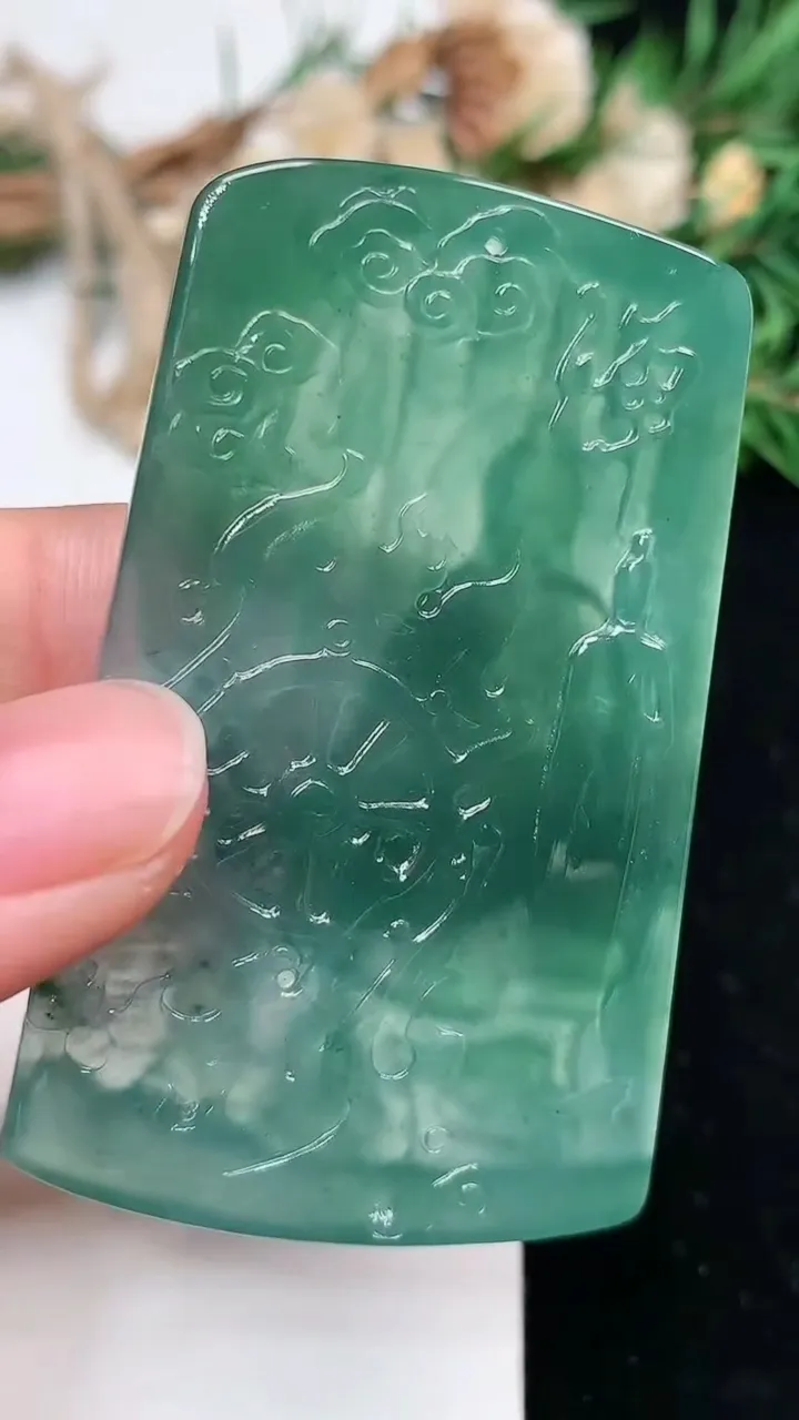 天然A货翡翠蓝水阿弥陀佛吊坠，尺寸58.2-36.7-5，重量:22.13g
2月2日